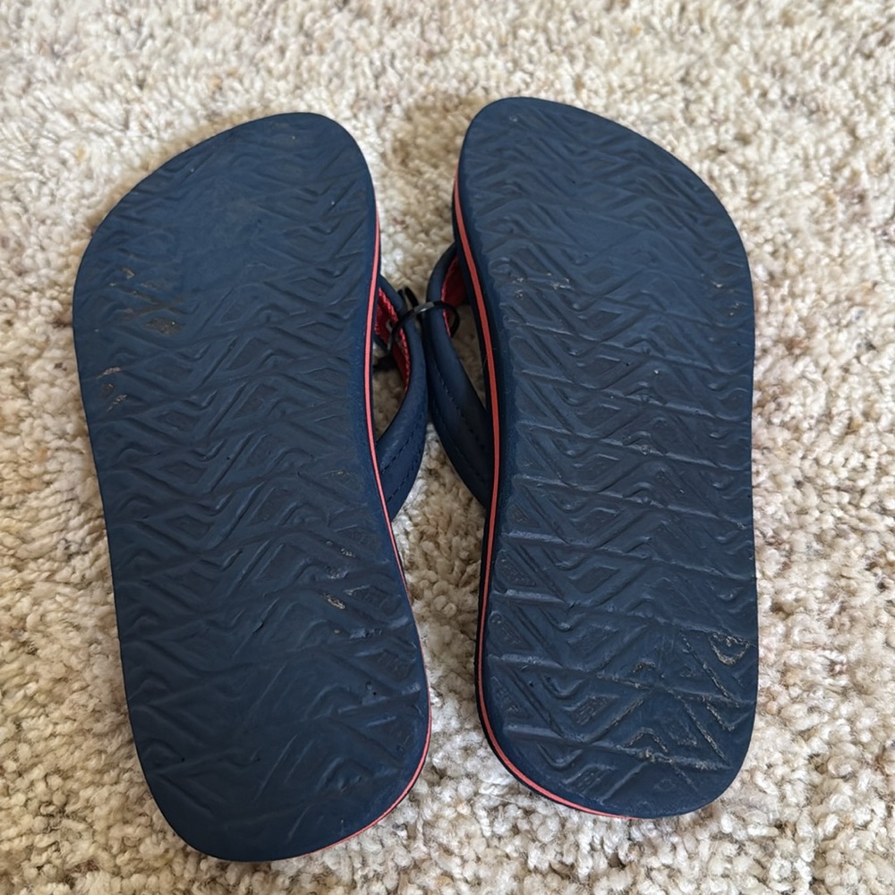 Reef Multicolor Leaf Pattern Flip Flops - Picture 3 of 3